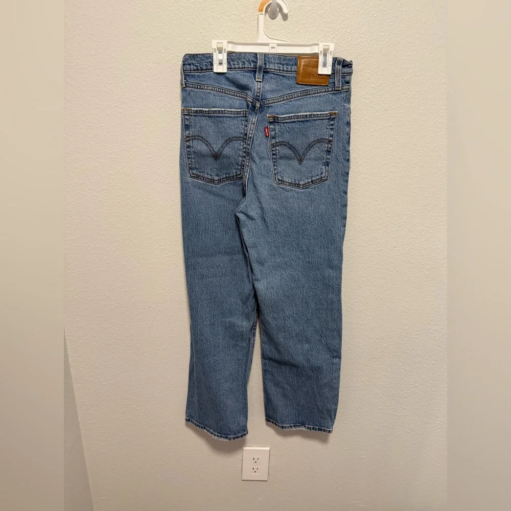 Levi's Women's Ribcage Straight Ankle Jeans Medium Wash Size 29 - Picture 3 of 8